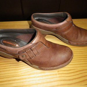 Merrell Clog in Brown Size 6.5 - Very Little Sole Wear - Some Scuffing on Toe